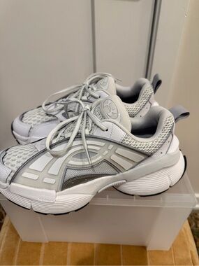 Under Armour Apparition sneaker. M7, W8.5